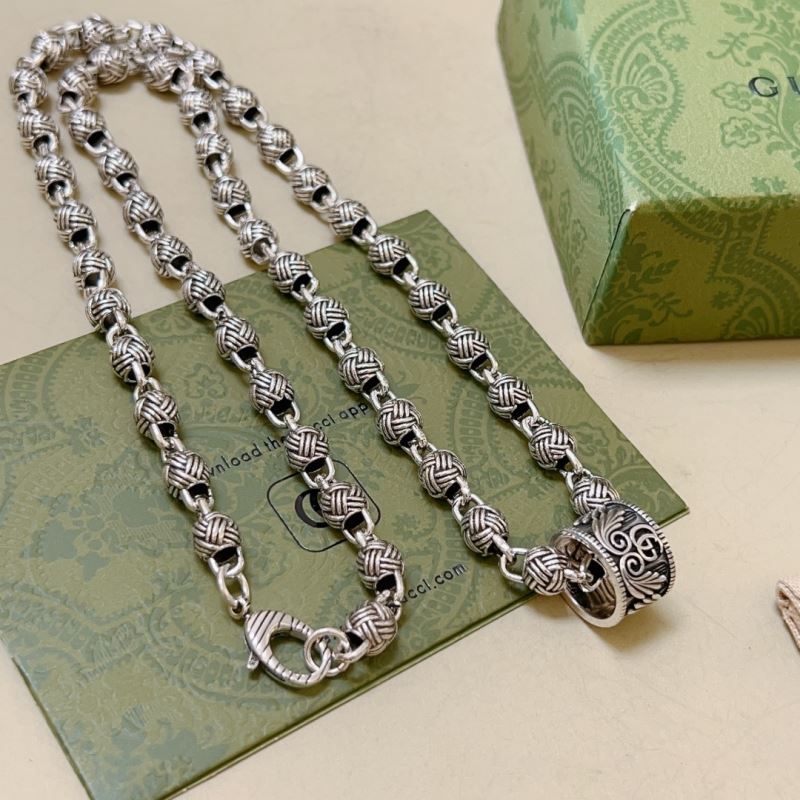 G*u*i necklaces